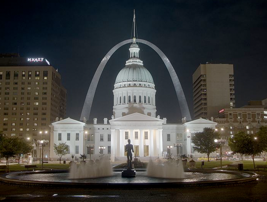 The Jefferson National Expansion Memorial in St Louis, MO, USA. HDR built by Darxus from four exposures by Kevin McCoy, then simply contrast reduced to LDR without local tone mapping.